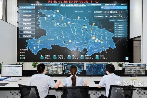 7.建成湖北交投智慧調(diào)度中心，接入全省6000多公里高速路段、1.5萬(wàn)余路監(jiān)控視頻圖像，實(shí)現(xiàn)路網(wǎng)態(tài)勢(shì)全感知.jpg.jpg