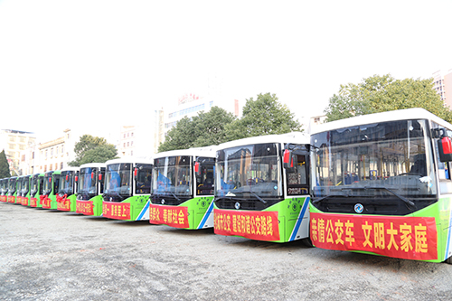 即將在崇陽投入使用的68輛新能源純電動公交車。.jpg